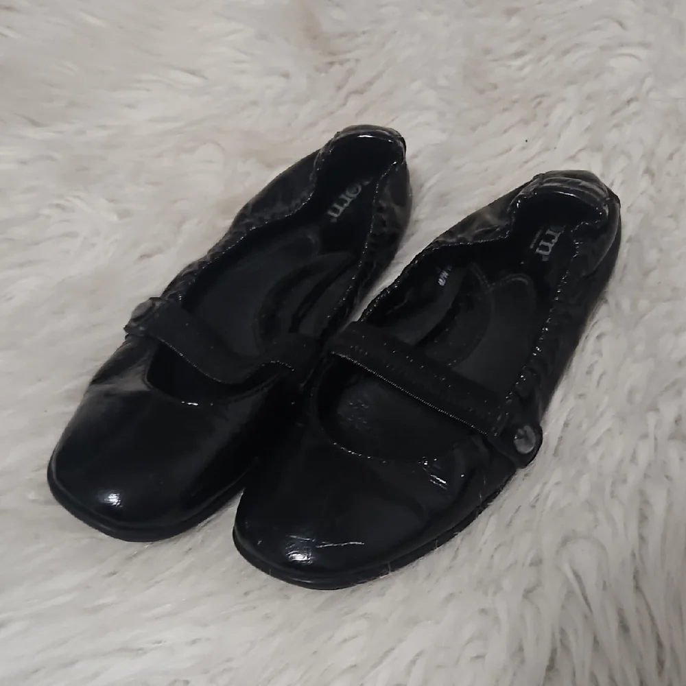 Women's Patent Black Mary Jane Flats with Strap - Picture 2 of 11
